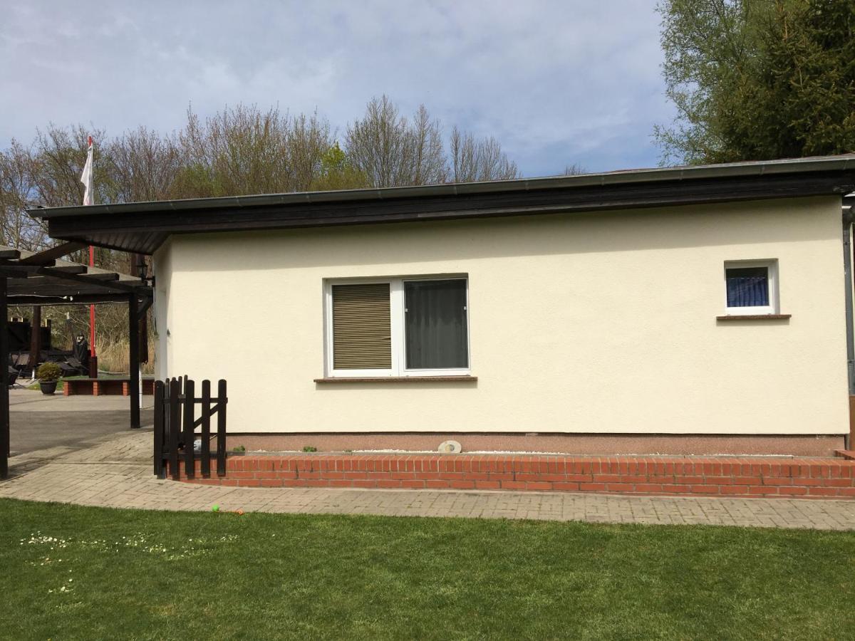 Schoener Ferienbungalow Umgeben Von Natur Und Nicht Weit Zur Ostsee Neubukow ภายนอก รูปภาพ