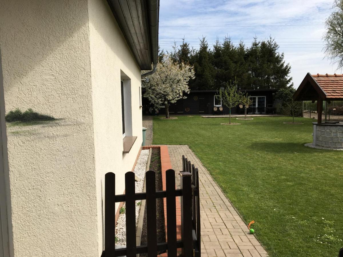 Schoener Ferienbungalow Umgeben Von Natur Und Nicht Weit Zur Ostsee Neubukow ภายนอก รูปภาพ